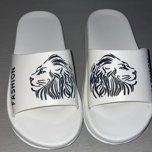 White slides Leo
